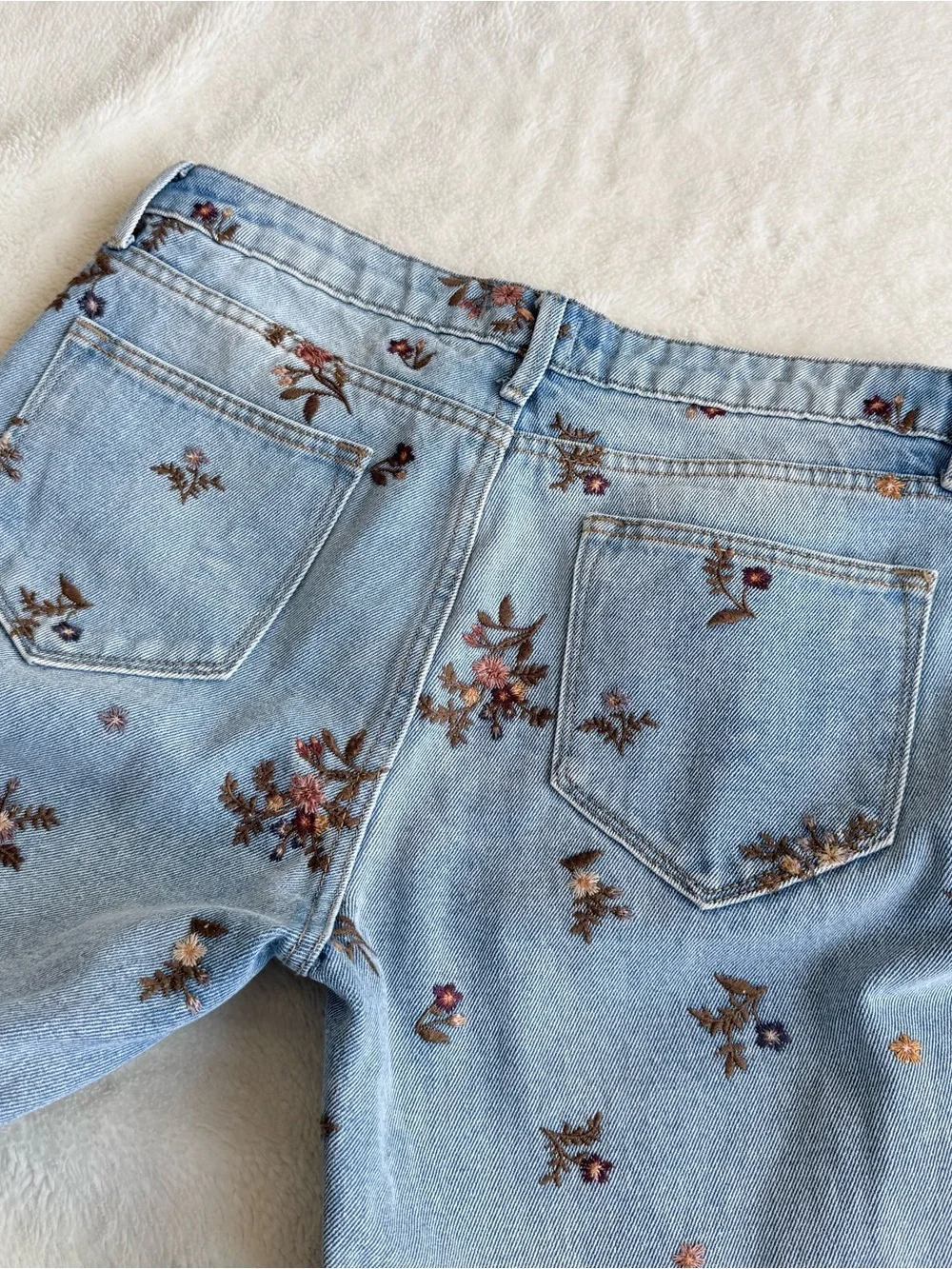 Driftwood NWOT Gizelle Embroidered Flowers Cropped Jeans W29